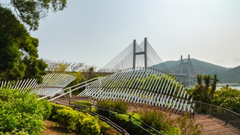 A sculpture comprising of two rows of leaning poles at the Hilltop Lookout represents a giant bird ready to take flight and fly high in the sky.